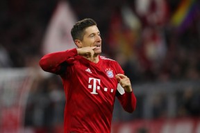 华体会官网-波尔图险胜拜仁，莱万乌龙送礼亚洲杯